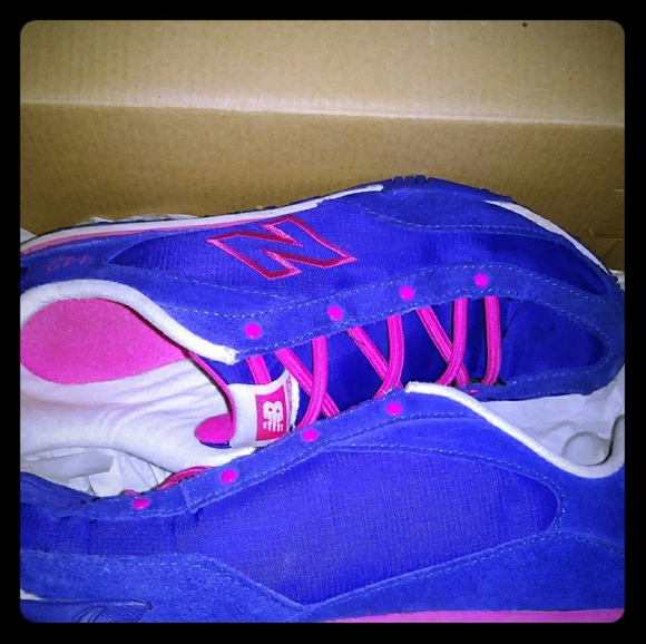 New Balance Shoes - Picture 1 of 3